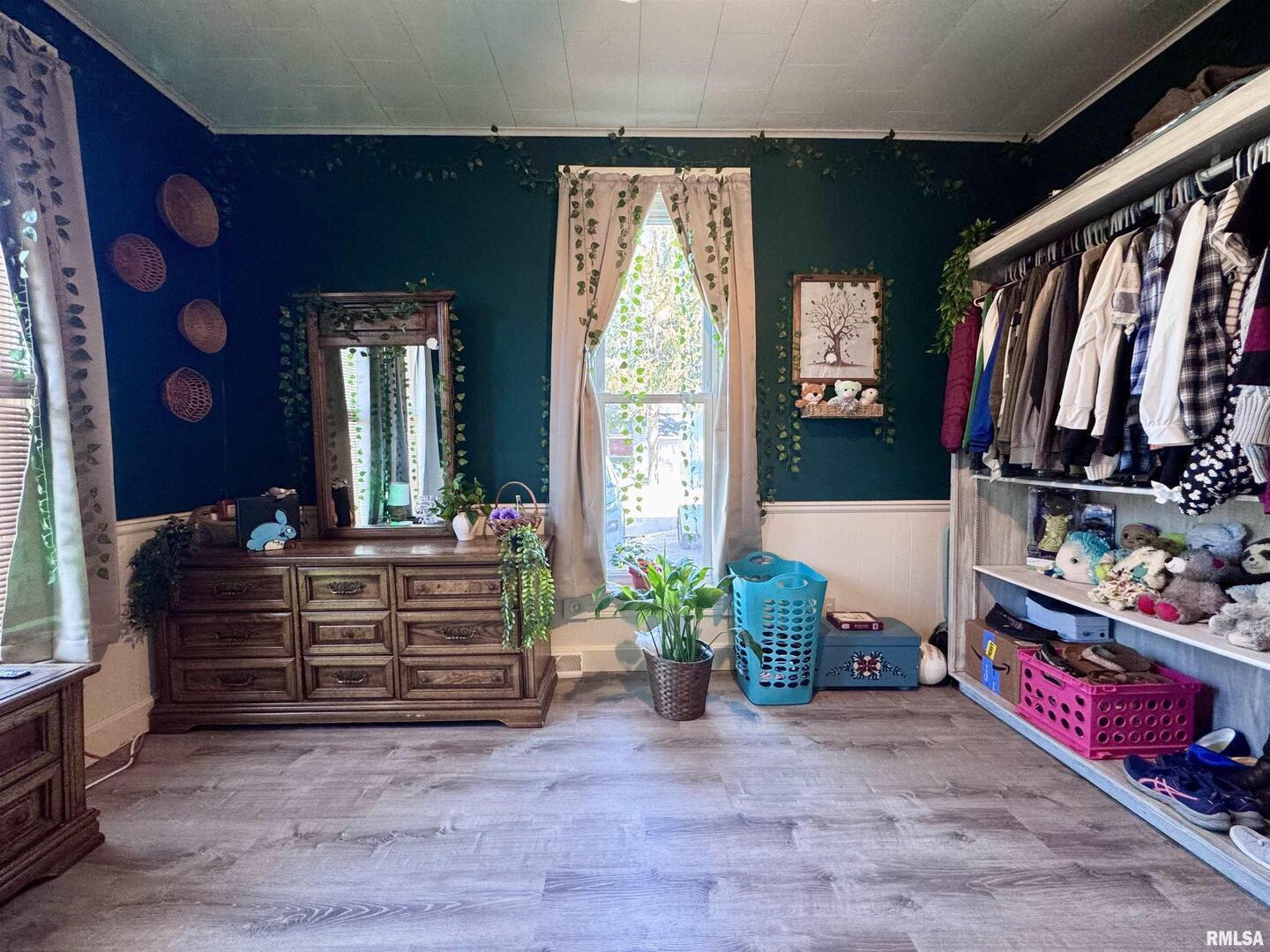 1415 4th Street Fulton, IL 61252 - Photo 23 of 58 a view of front door and bedroom