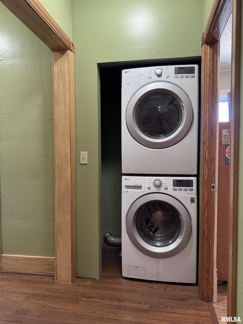 1415 4th Street Fulton, IL 61252 - Photo 38 of 58 a view of a hallway with washer and dryer