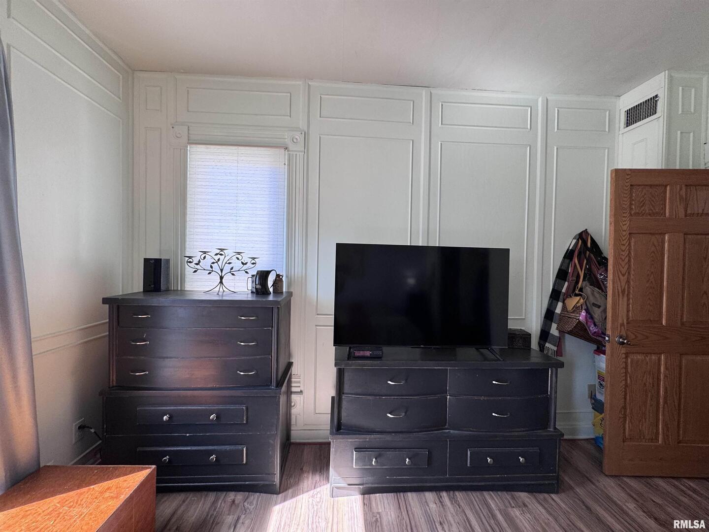 1415 4th Street Fulton, IL 61252 - Photo 45 of 58 a room with furniture and flat screen tv