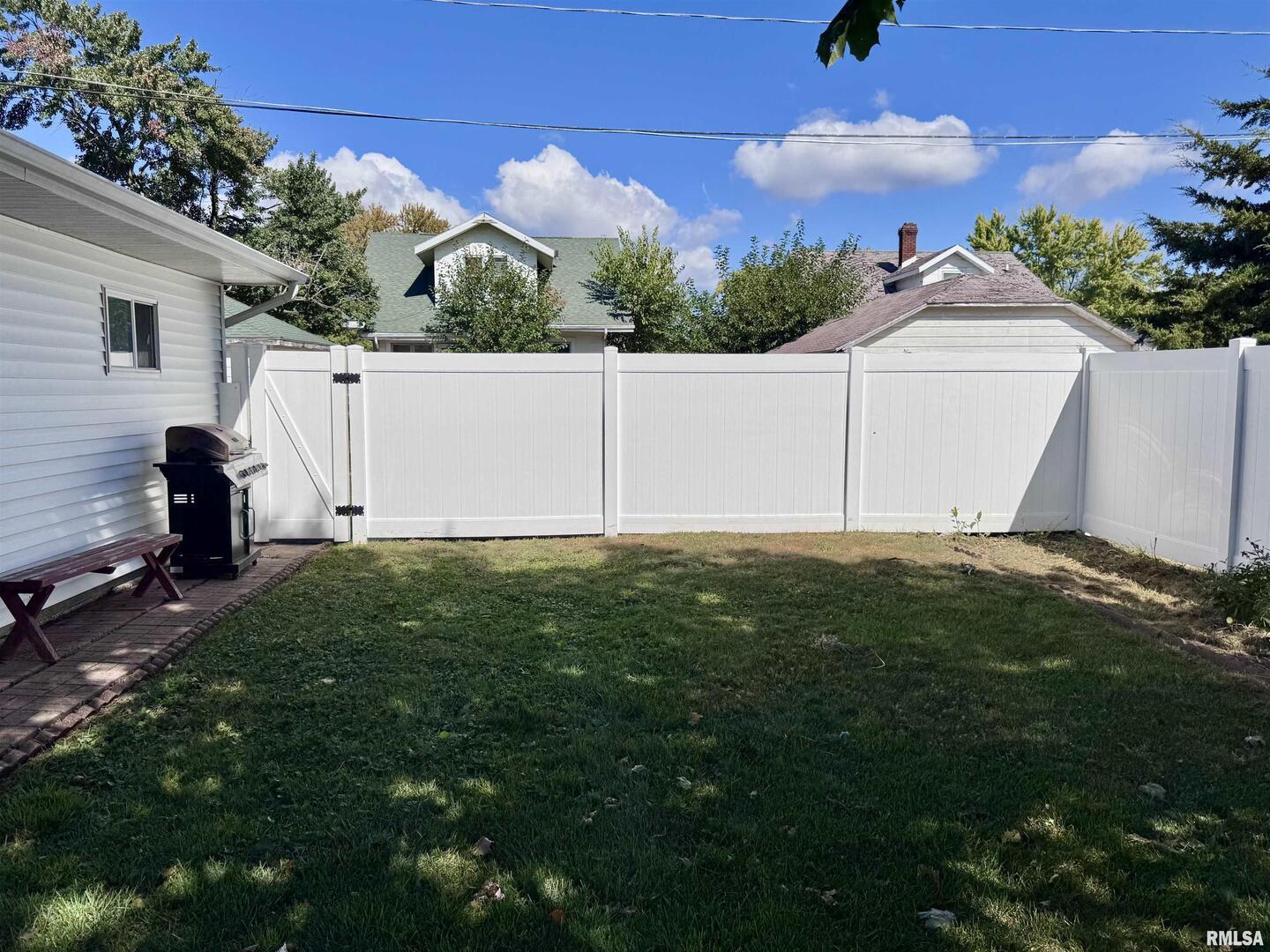 1415 4th Street Fulton, IL 61252 - Photo 8 of 58 a view of a backyard