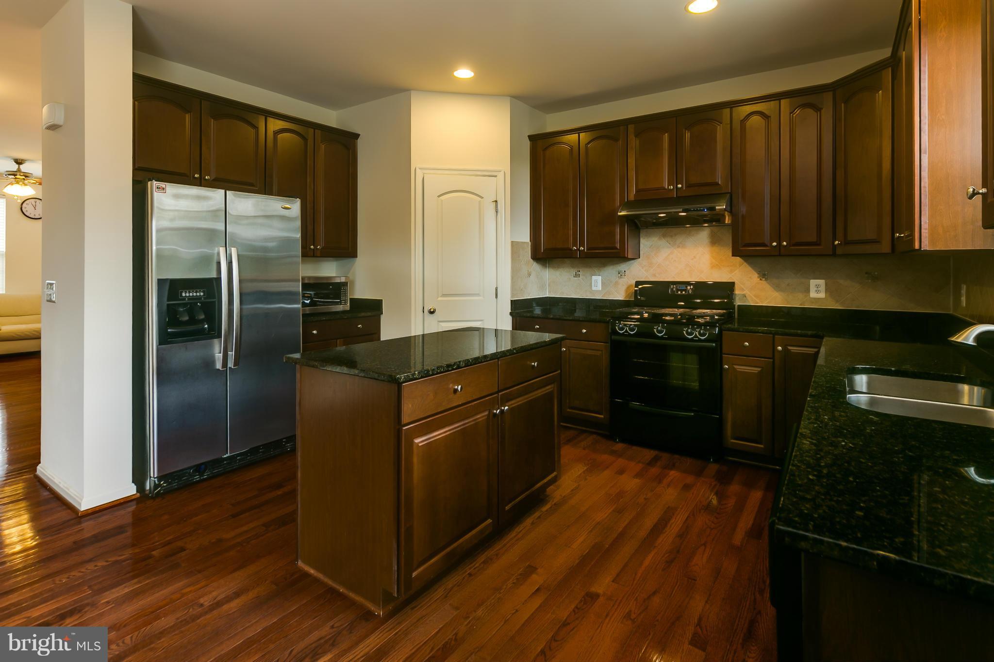 22688 Flowing Spring Square Ashburn, VA 20148 - Photo 13 of 30 Kitchen