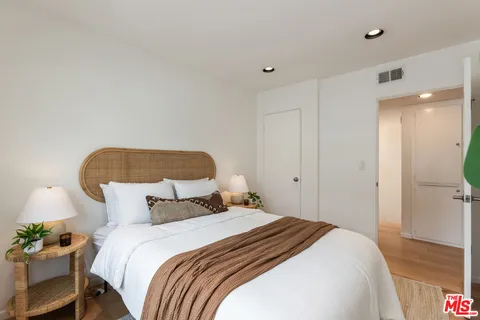 $1,250,000 | 13230 Fiji Way, Unit B, Marina del Rey, CA 90292