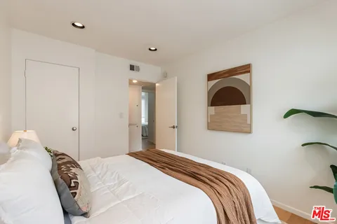 $1,250,000 | 13230 Fiji Way, Unit B, Marina del Rey, CA 90292