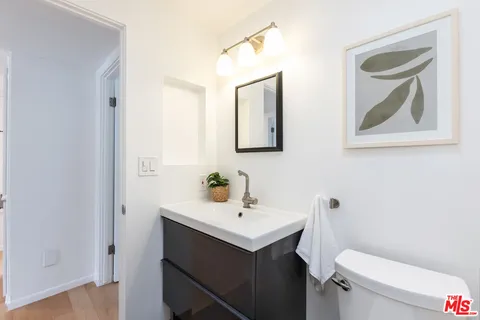 $1,250,000 | 13230 Fiji Way, Unit B, Marina del Rey, CA 90292