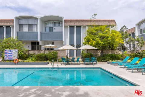 $1,250,000 | 13230 Fiji Way, Unit B, Marina del Rey, CA 90292
