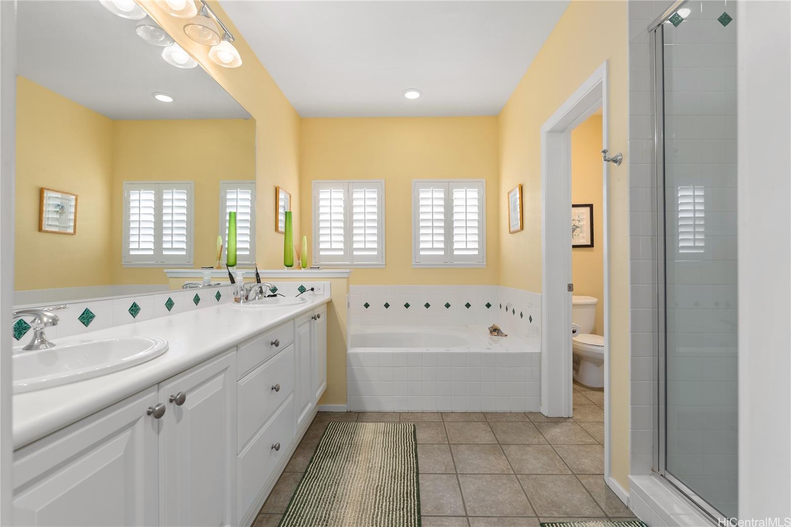 92-1096 Olani Street, Unit 132 Kapolei, HI 96707 - Photo 20 of 25 Primary Ensuite