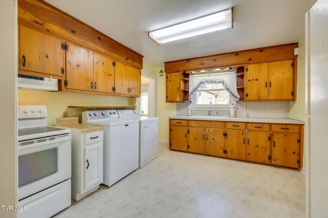 $155,000 | 185 Banjo Drive, Hiltons, VA 24258