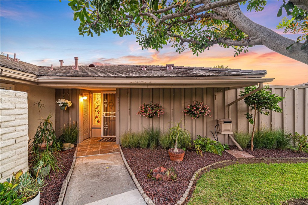 27211 Capote De Pass Unit C  