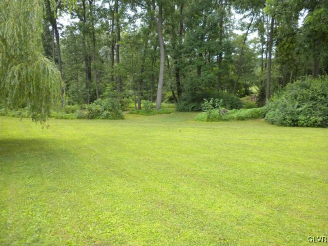 422 Garden Circle Bath, PA 18014 - Photo 3 of 6 Gallery Image 3