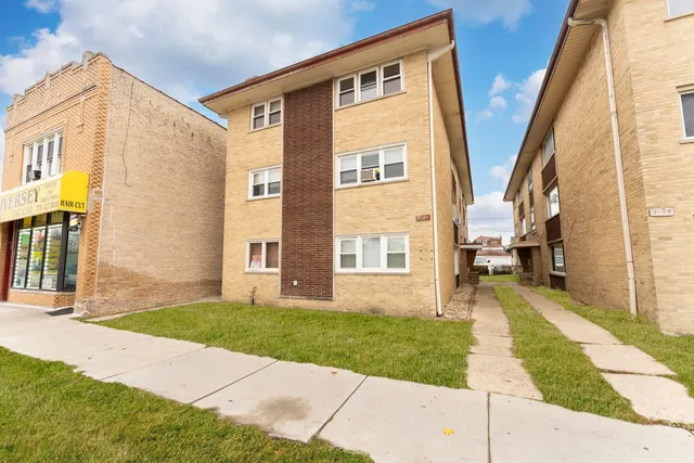 $159,900 | 5121 West Diversey Avenue, Unit 3S, Chicago, IL 60639
