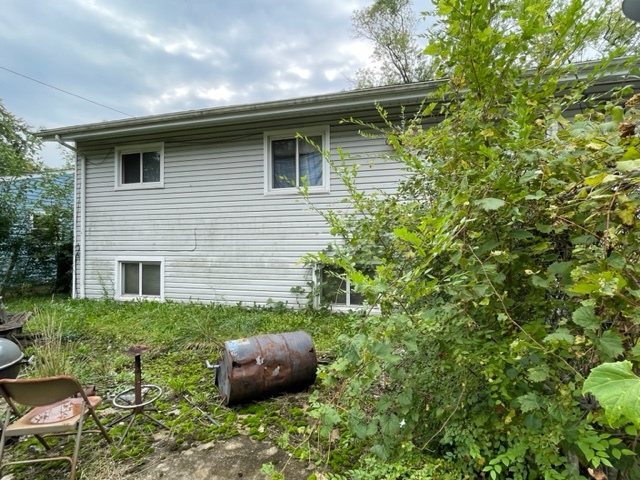 3402 Roesner Drive Markham, IL 60428 - Photo 3 of 5 a view of a house with a yard