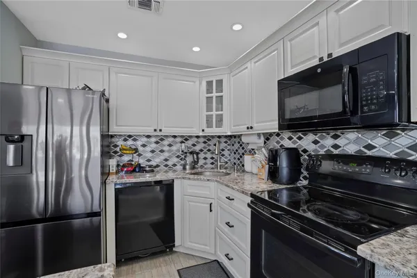 $318,000 | 825 South Ocean Avenue, Unit 2, Freeport, NY 11520