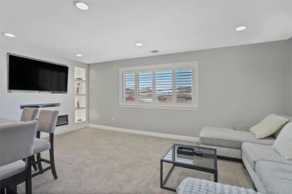 $318,000 | 825 South Ocean Avenue, Unit 2, Freeport, NY 11520