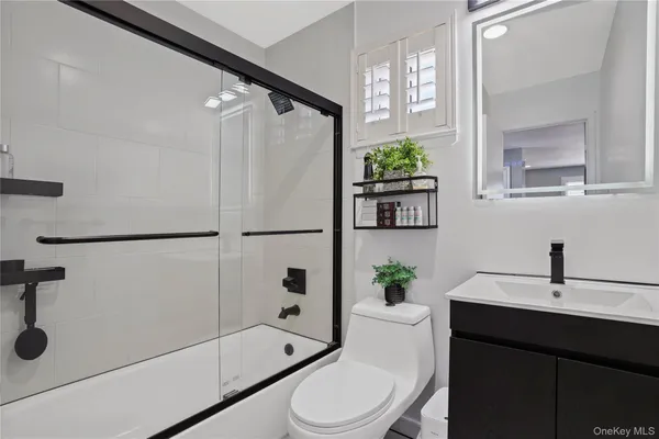 $318,000 | 825 South Ocean Avenue, Unit 2, Freeport, NY 11520