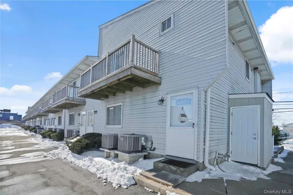 $318,000 | 825 South Ocean Avenue, Unit 2, Freeport, NY 11520
