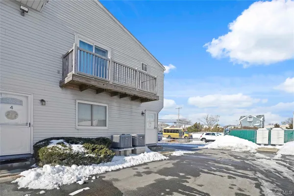 $318,000 | 825 South Ocean Avenue, Unit 2, Freeport, NY 11520