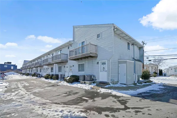$318,000 | 825 South Ocean Avenue, Unit 2, Freeport, NY 11520