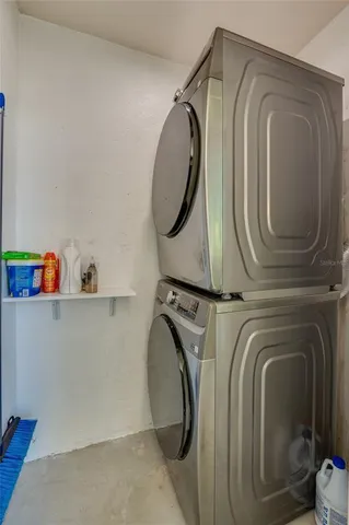 a view of a yard in front of house