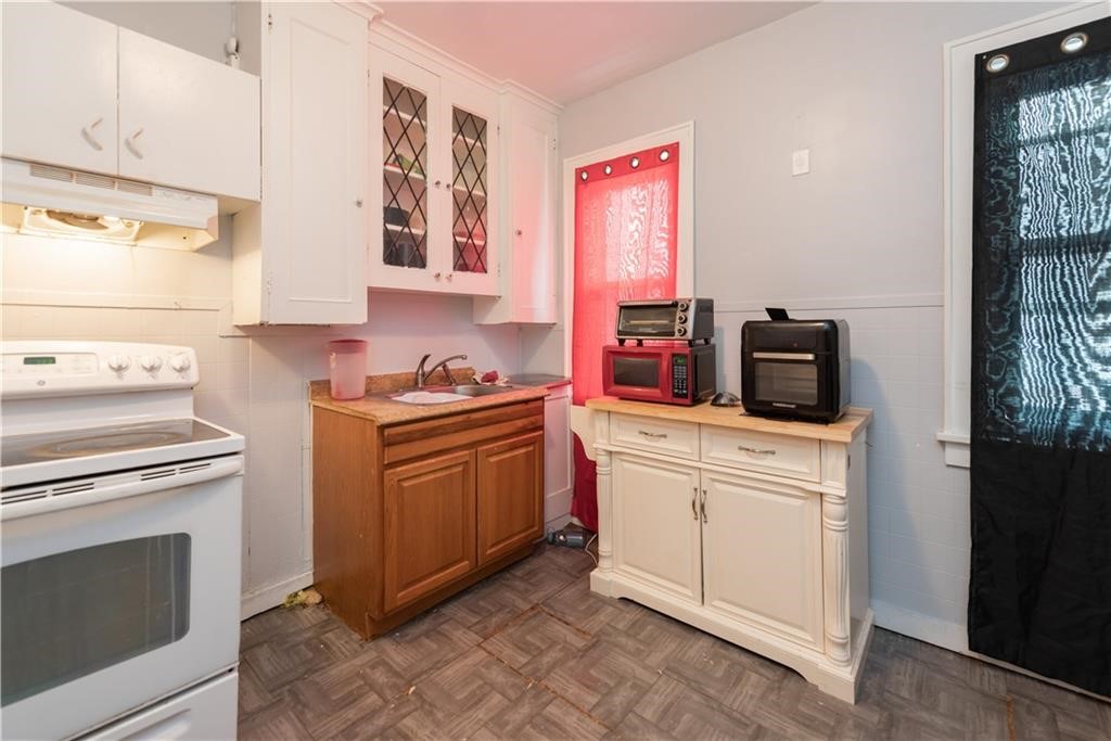 911 Lake Avenue Rochester, NY 14613 - Photo 12 of 18