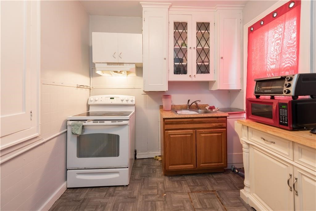 911 Lake Avenue Rochester, NY 14613 - Photo 13 of 18