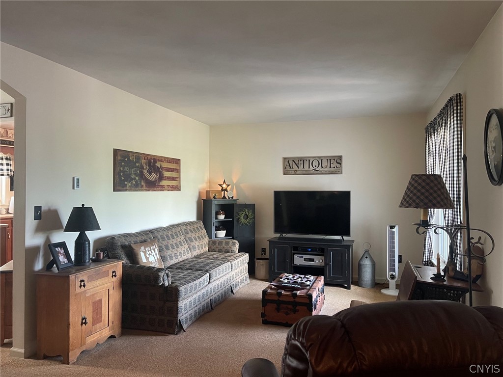 291 Betsinger Road Sherrill, NY 13461 - Photo 9 of 38 Living room