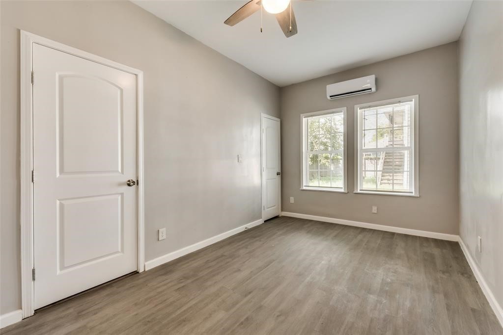 507 Enid Street, Unit B Houston, TX 77009 - Photo 7 of 8 Bedroom 1 features high ceilings and tons of natural light.