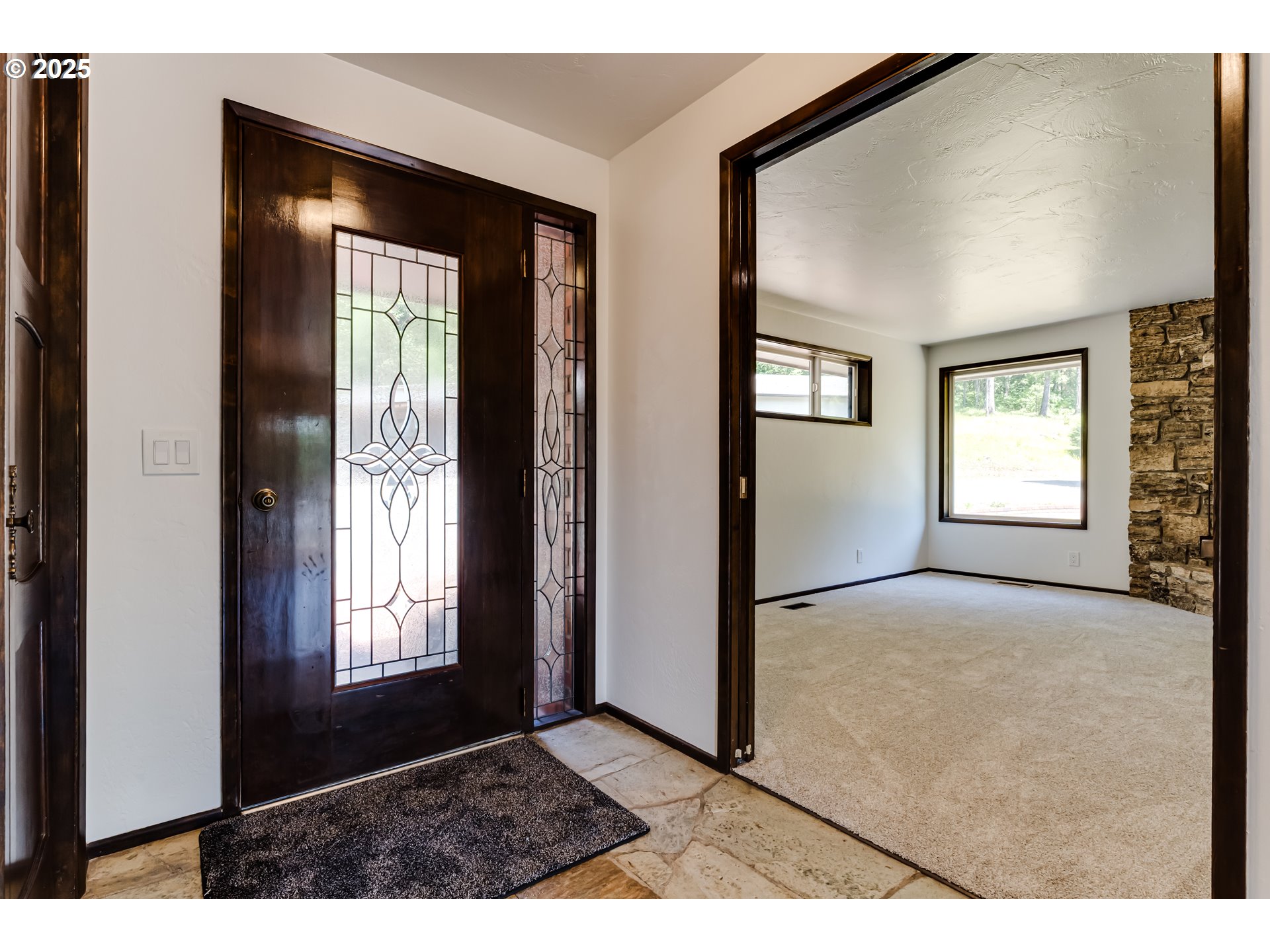 36555 McGowan Creek Road Springfield, OR 97478 - Photo 18 of 41 Entrance/Foyer