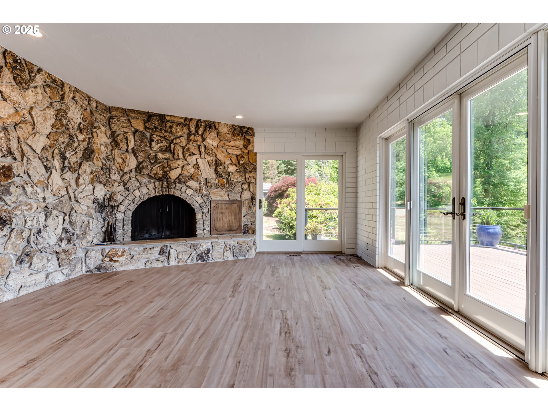 36555 McGowan Creek Road Springfield, OR 97478 - Photo 22 of 41 Family Room