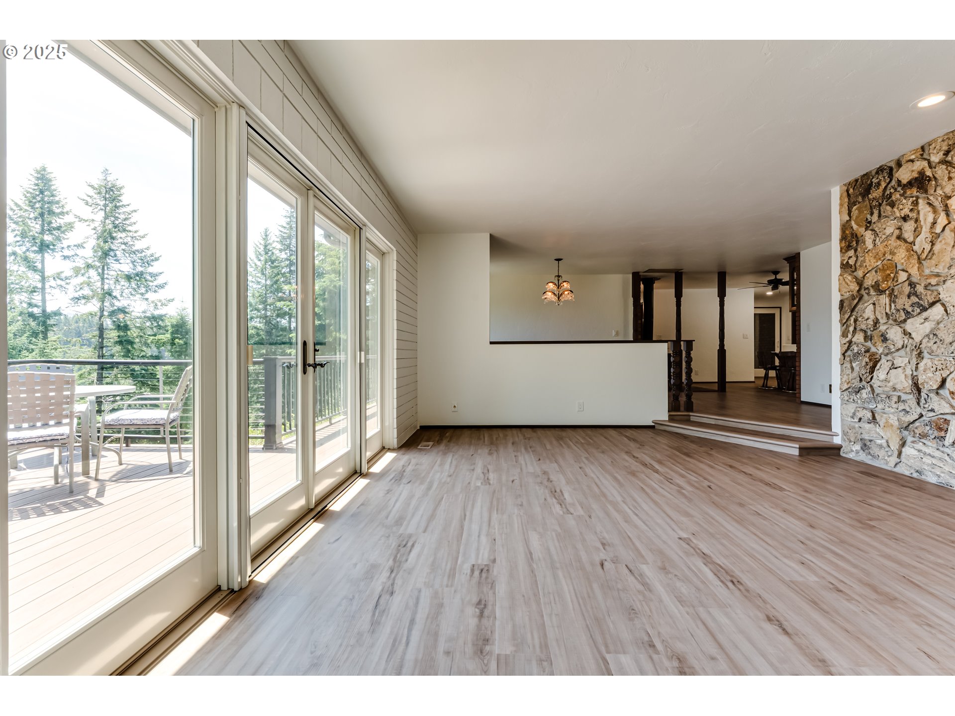 36555 McGowan Creek Road Springfield, OR 97478 - Photo 23 of 41 Family Room