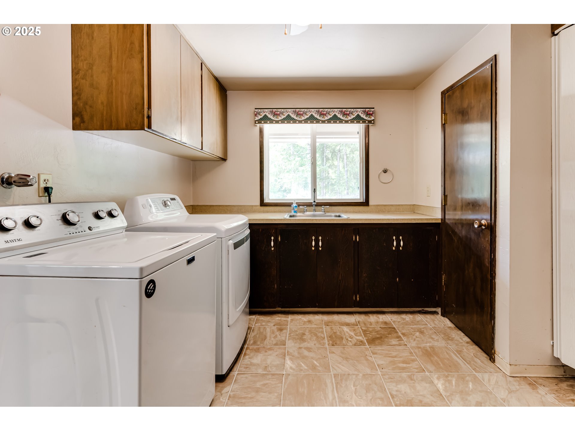 36555 McGowan Creek Road Springfield, OR 97478 - Photo 28 of 41 Utility Room
