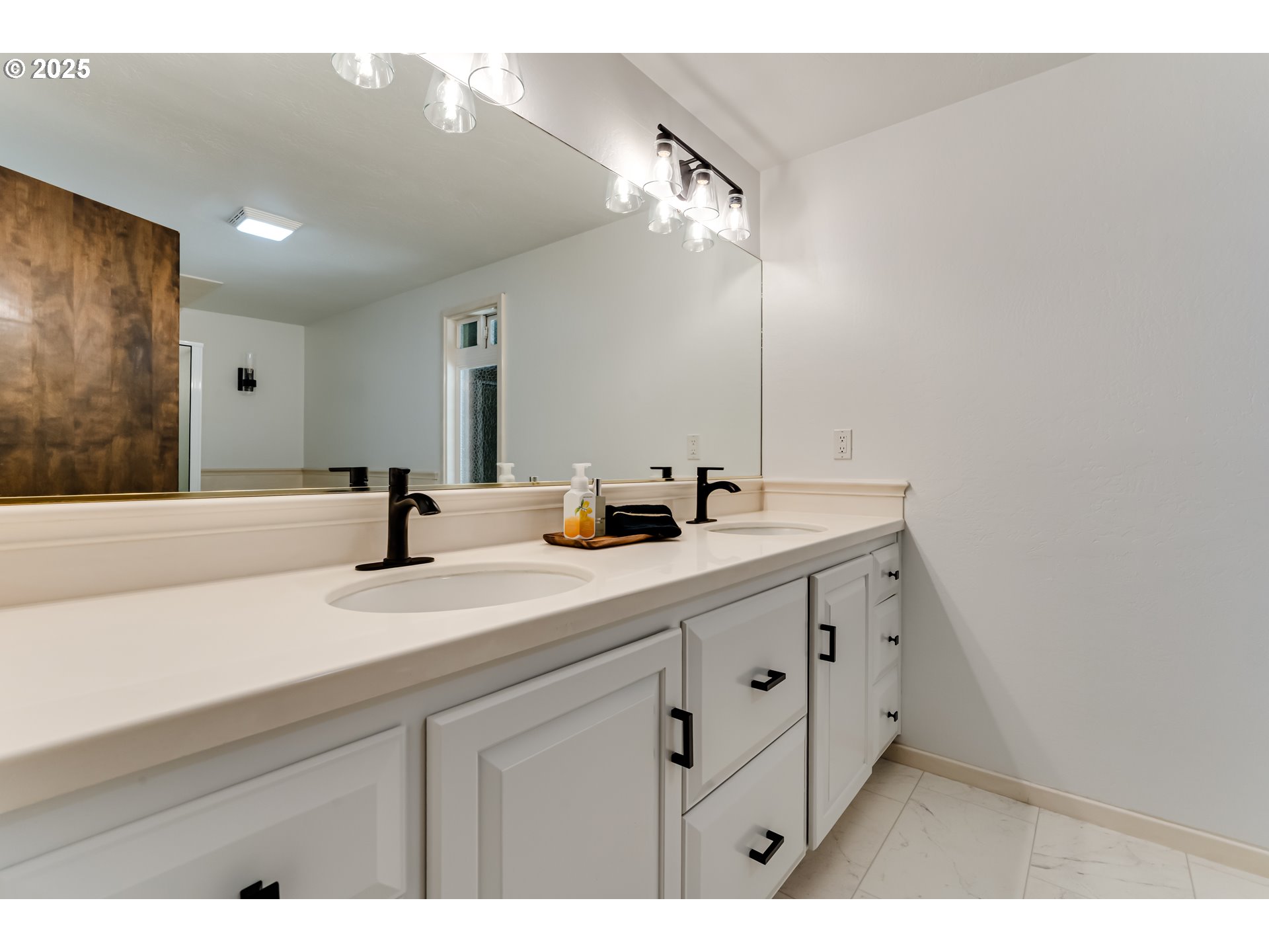36555 McGowan Creek Road Springfield, OR 97478 - Photo 32 of 41 Bathroom, Attached