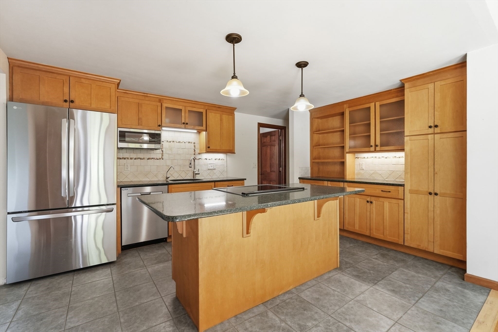 590 Middle Street Amherst, MA 01002 - Photo 8 of 41
