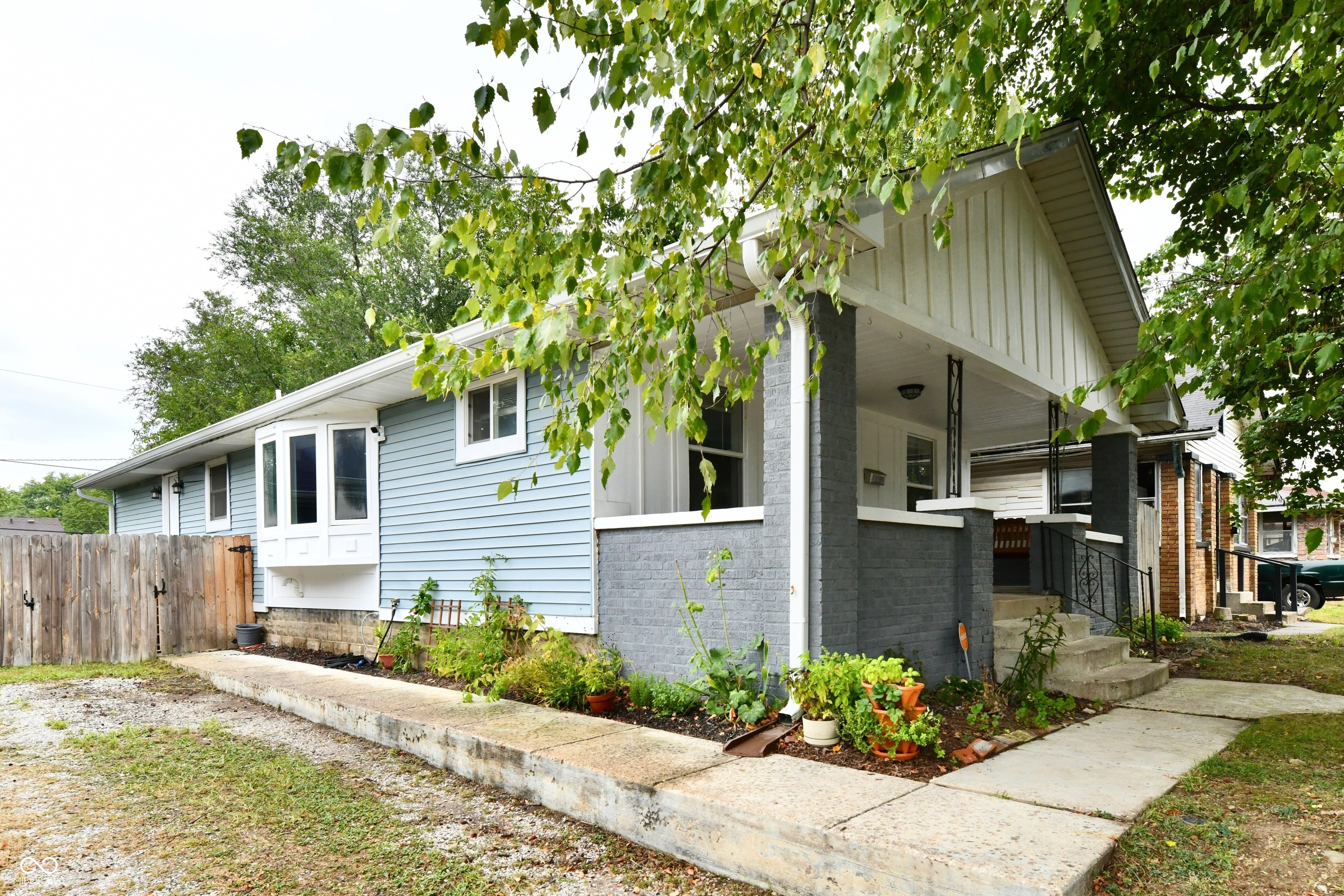 1924 Mansfield Street Indianapolis, IN 46202 - Photo 4 of 33