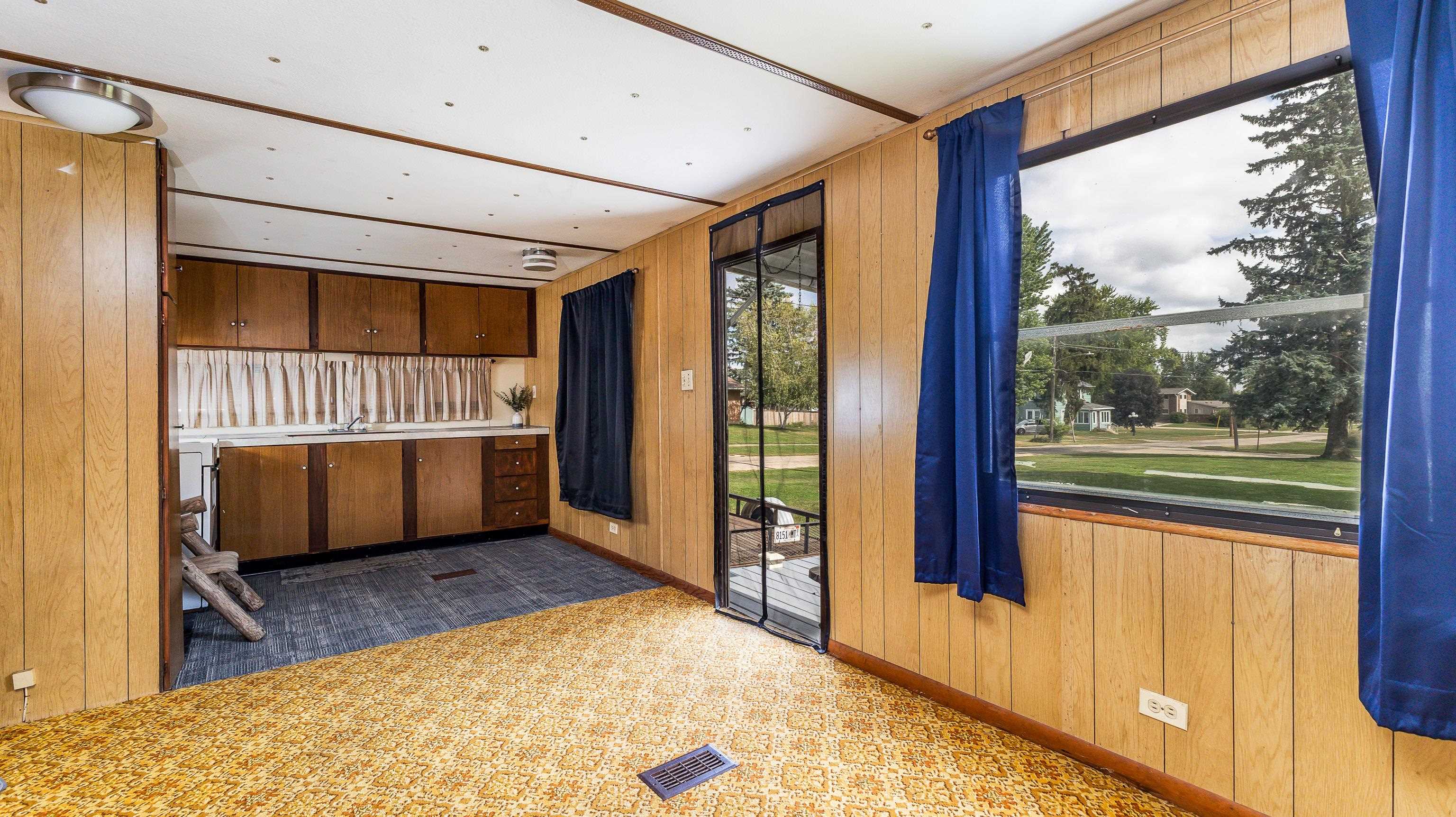 807 West Washington Street Warren, IL 61087 - Photo 22 of 24 a view of a hallway with a window