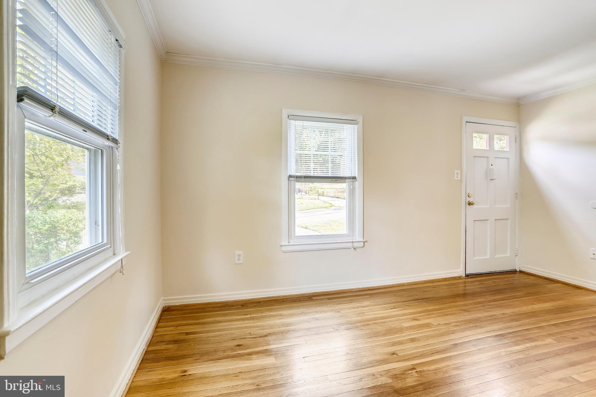 11706 Goodloe Road Silver Spring, MD 20906 - Photo 4 of 29 Living Room