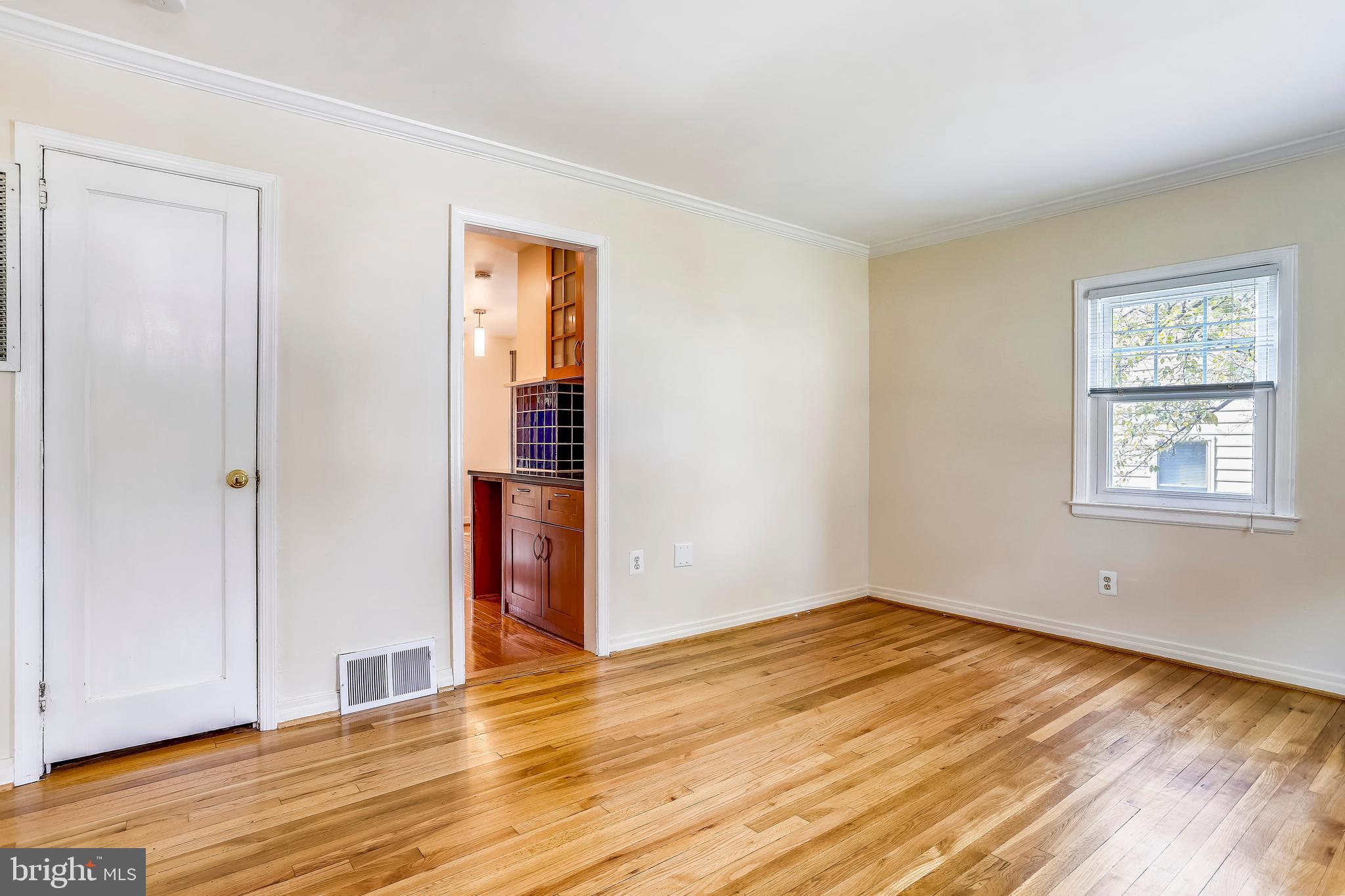 11706 Goodloe Road Silver Spring, MD 20906 - Photo 5 of 29 Living Room