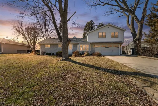 $674,900 | 5524 South Bruner Street, Hinsdale, IL 60521