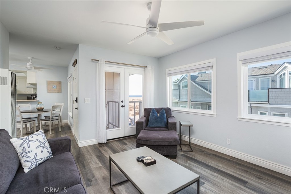 200 East Oceanfront Newport Beach, CA 92661 - Photo 26 of 36 a living room with furniture and a window