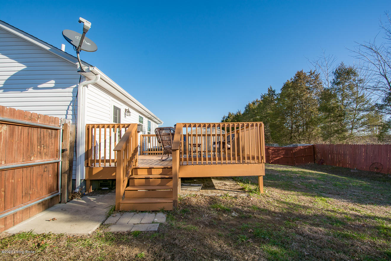 498 Madison Rae Boulevard Shepherdsville, KY 40165 - Photo 27 of 33 Deck entry