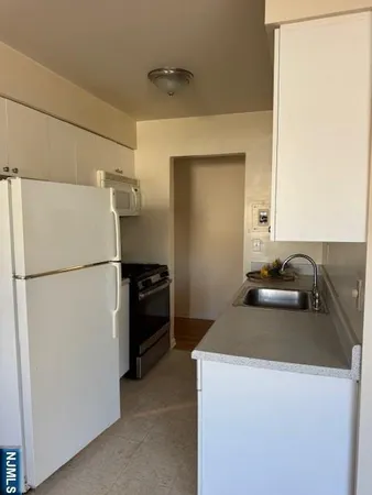 $1,800 | 79 Washington Avenue, Unit 5, Dumont, NJ 07628