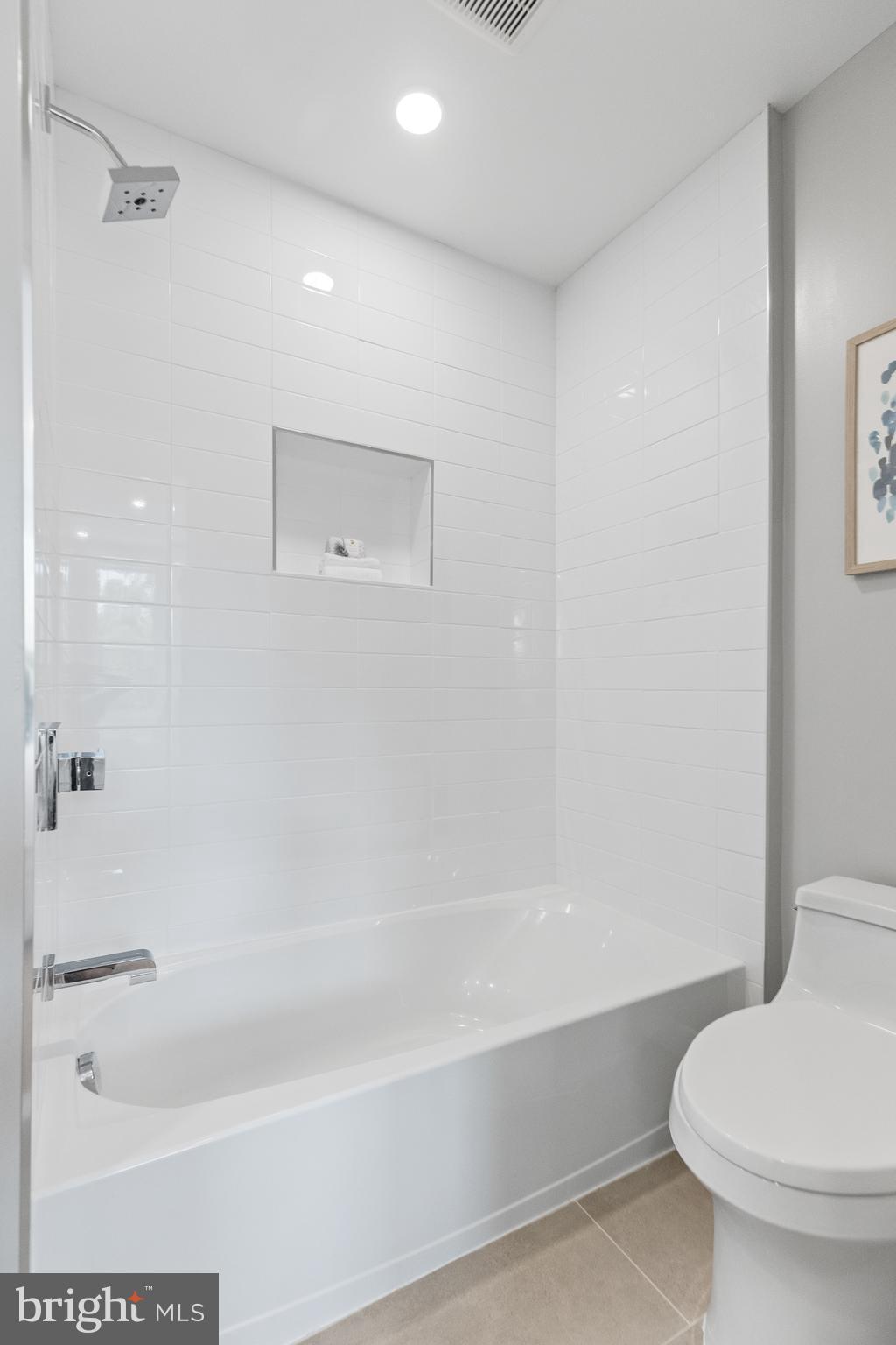 406 D Street Southeast Washington, DC 20003 - Photo 28 of 39 a bathroom with a bathtub and a toilet