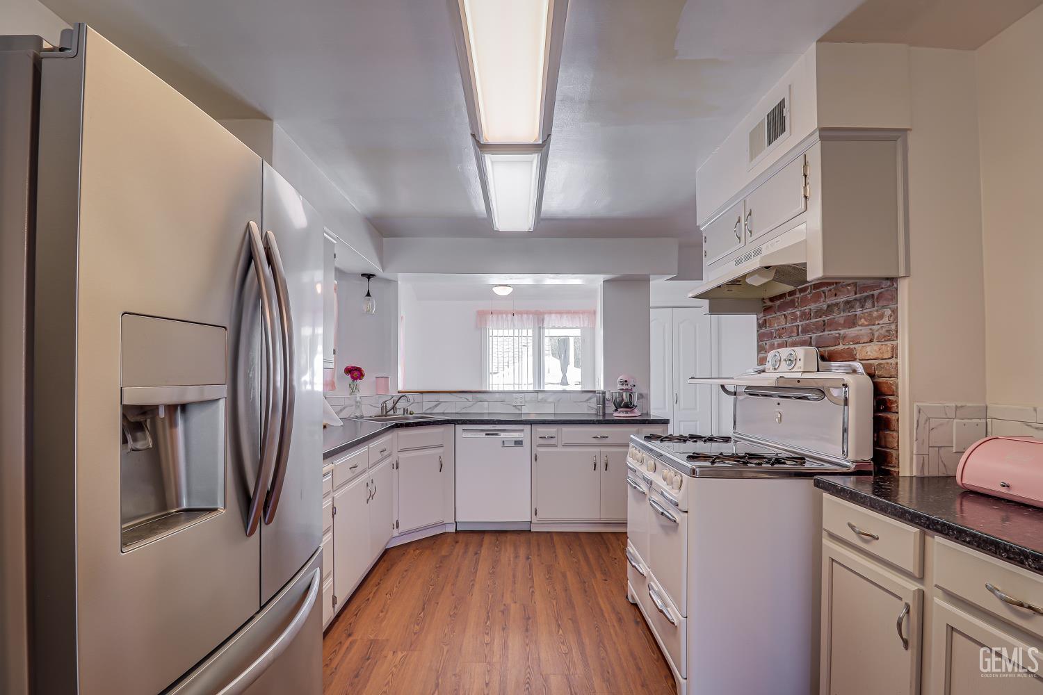 Undisclosed Address Bakersfield, CA 93305 - Photo 6 of 30