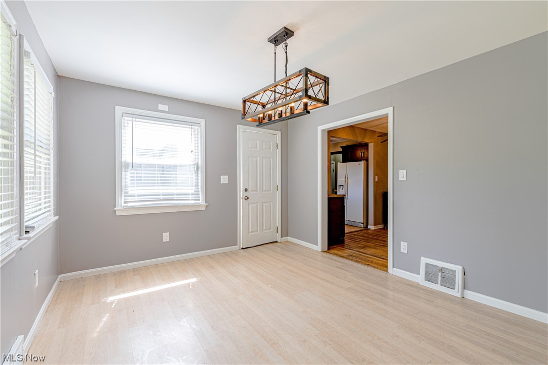 5231 Edenhurst Road Cleveland, OH 44124 - Photo 14 of 30