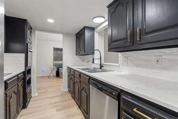 $2,400 | 514 Bow And Arrow Drive, Dallas, TX 75224