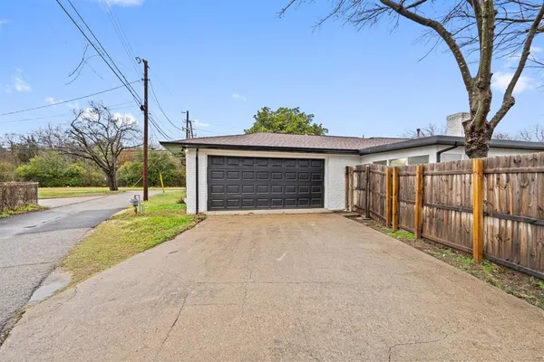 $2,400 | 514 Bow And Arrow Drive, Dallas, TX 75224