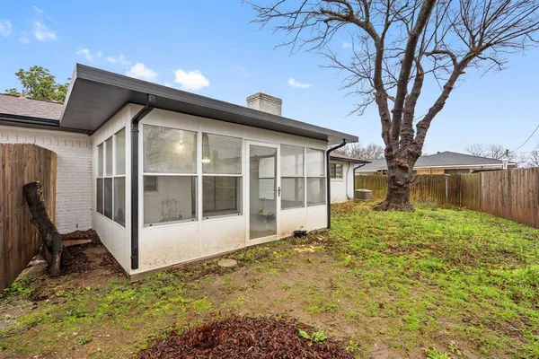 $2,400 | 514 Bow And Arrow Drive, Dallas, TX 75224