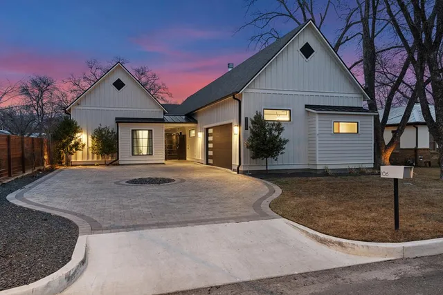 a view of a house with entertaining space