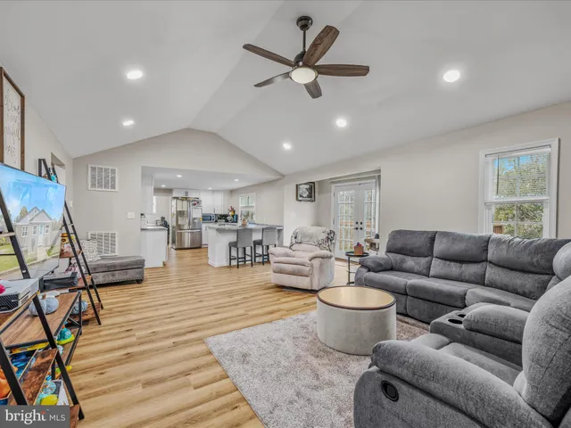 $200,000 | 273 Potomac Street, Paw Paw, WV 25434