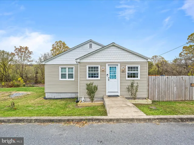 $200,000 | 273 Potomac Street, Paw Paw, WV 25434