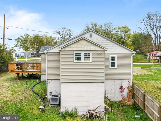 $200,000 | 273 Potomac Street, Paw Paw, WV 25434